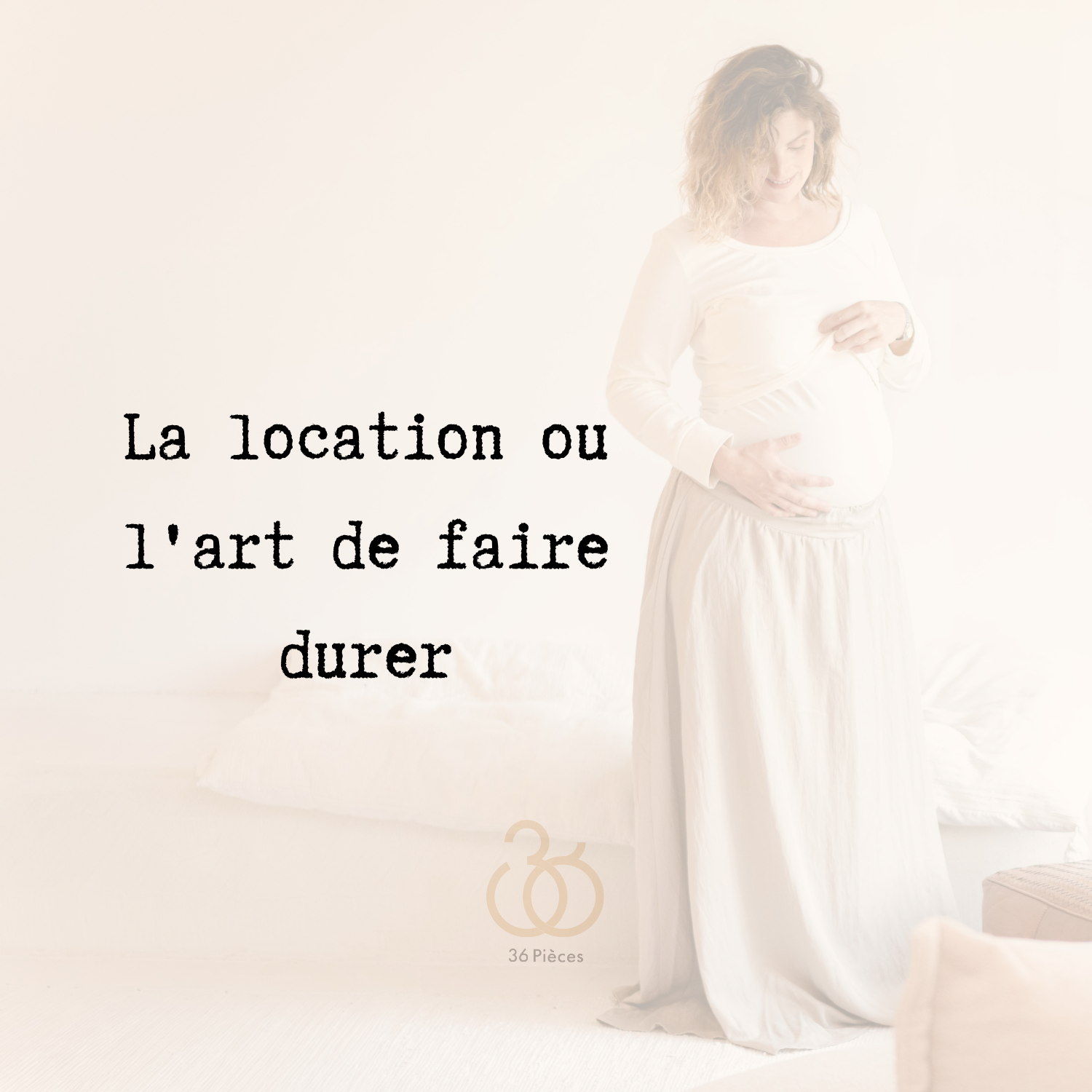 Une femme porte un haut d'allaitement et une jupe de maternité